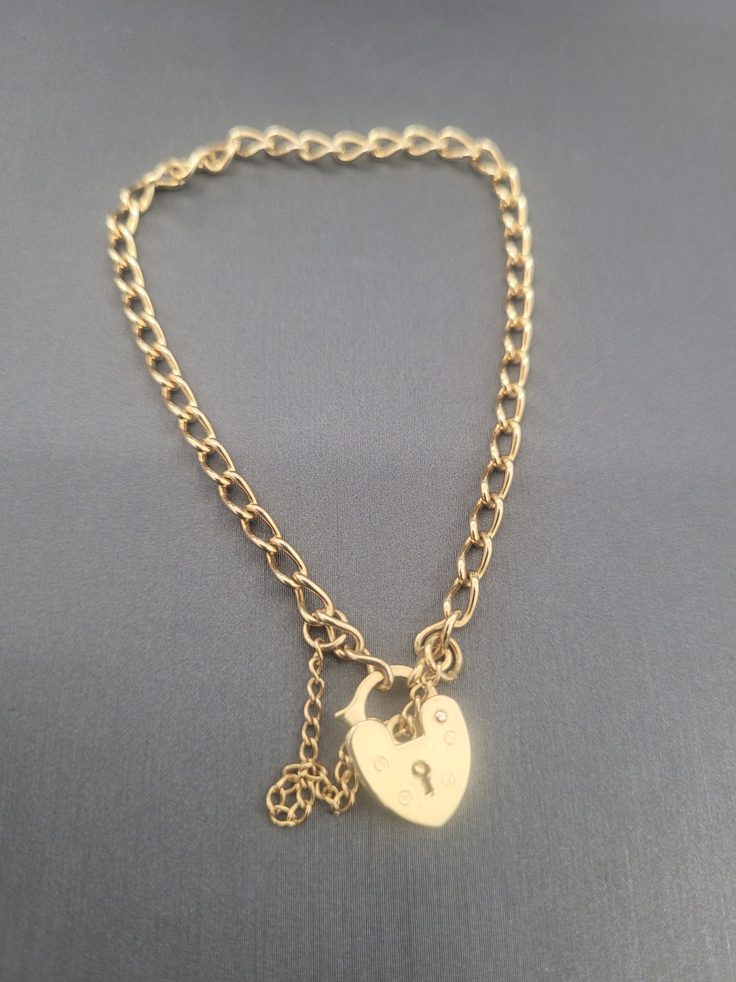 9ct Baby Bracelet+ Heart Padlock
