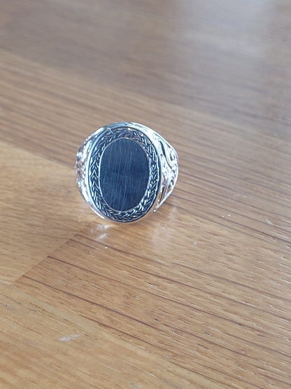 Oval Patterned Dress Ring